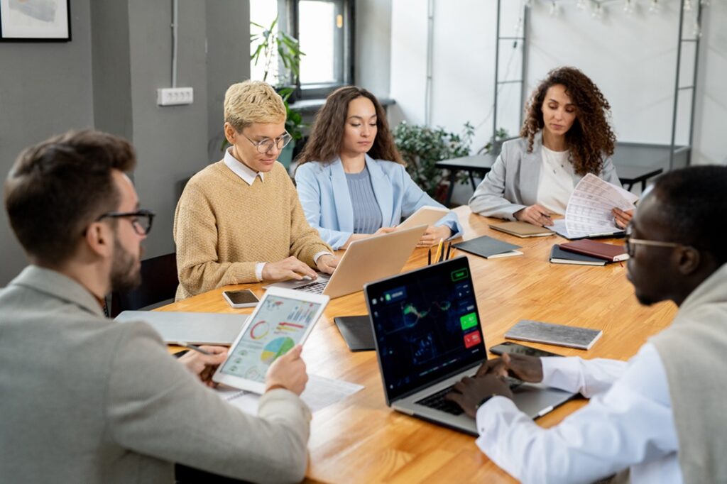 business-professionals-working-together-using-tech-2026-01-05-00-20-30-utc.jpg